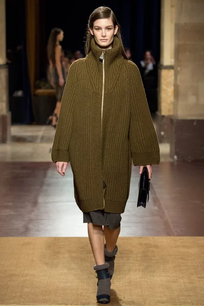 Look 18